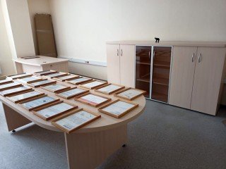 Офисный стол для переговорной